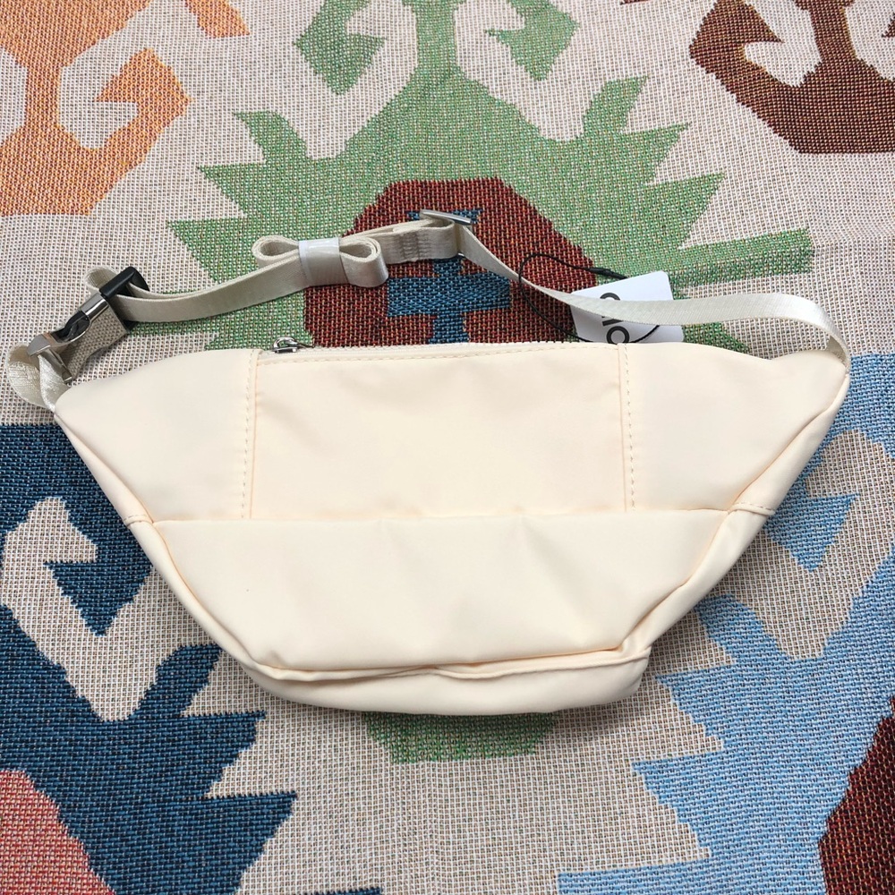 Alo Yoga Explorer Fanny Pack - Adjustable 3L Waist Bag - Picture 2 of 6